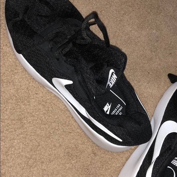 Brand new black and white Nike shoes 7M 8.5W - Picture 5 of 8